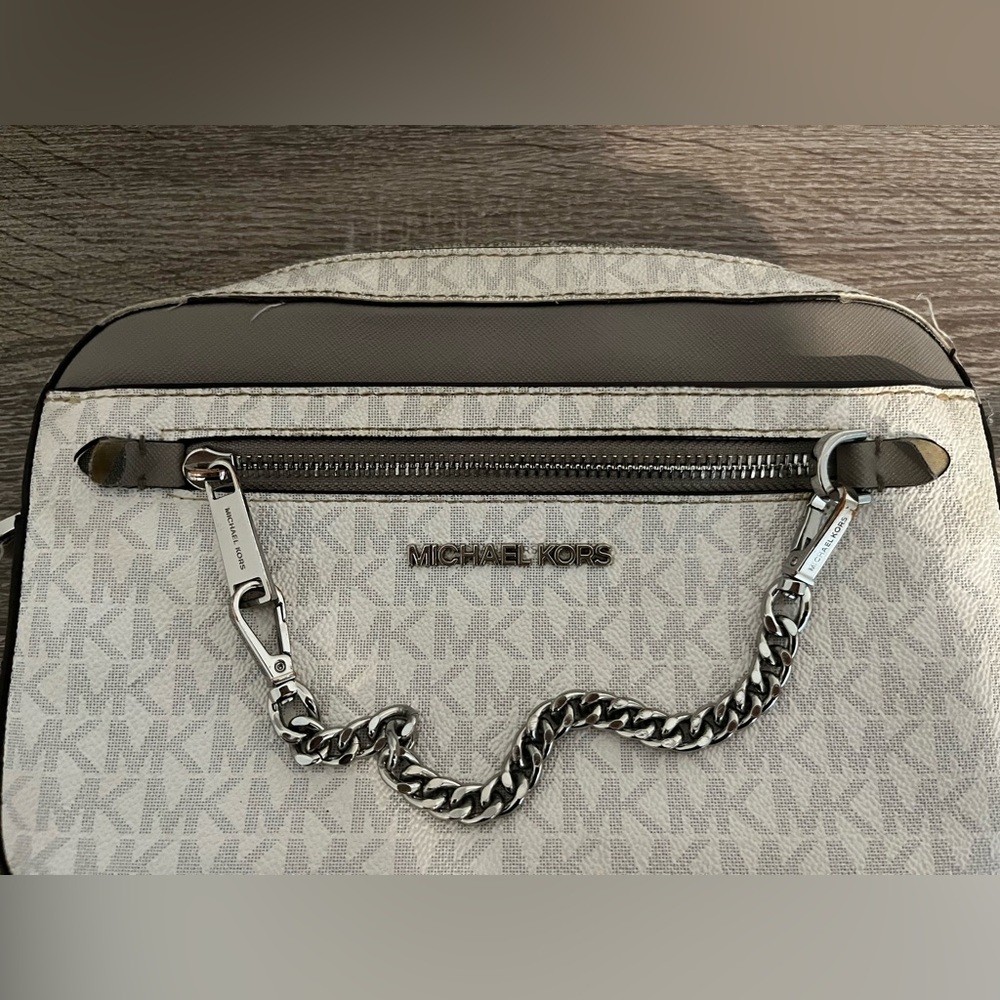 Michael Kors Gray Silver Crossbody Bag with Chain Detail - Picture 3 of 8
